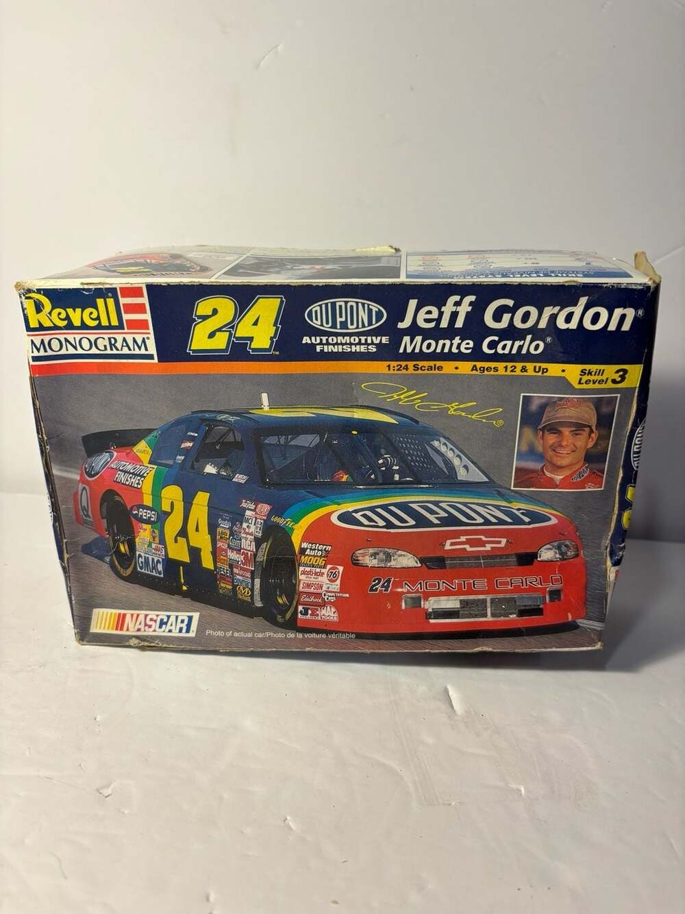 Revell-Monogram 1:24 Scale Jeff Gordon #24 DuPont Automotive Finishes Monte Carl